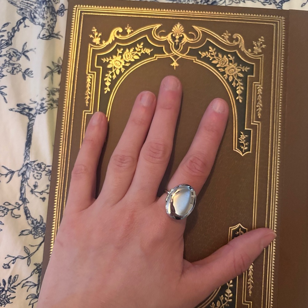 Vintage Sarah Coventry Silver Locket Size 7